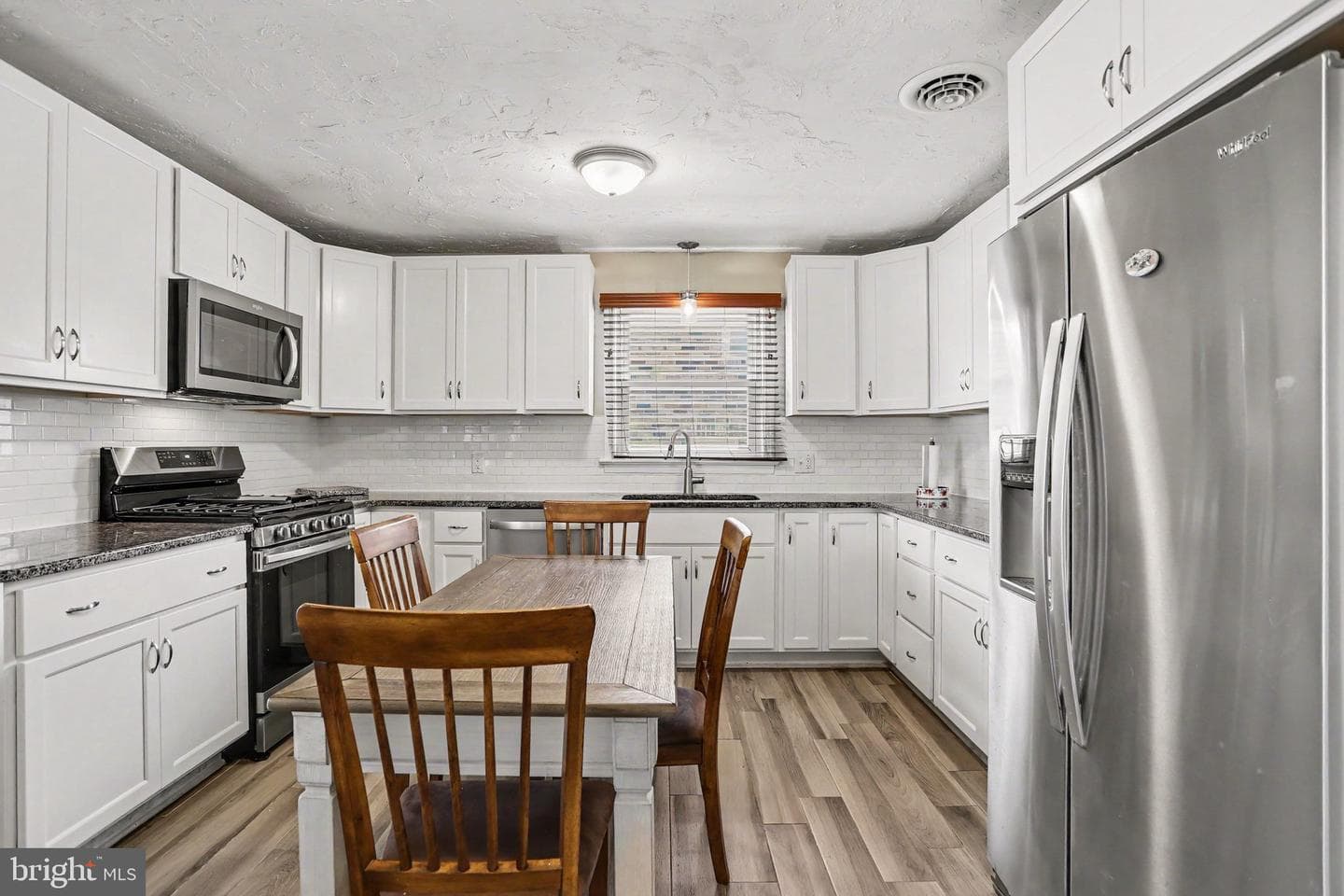 33 N Queen Street photo 9