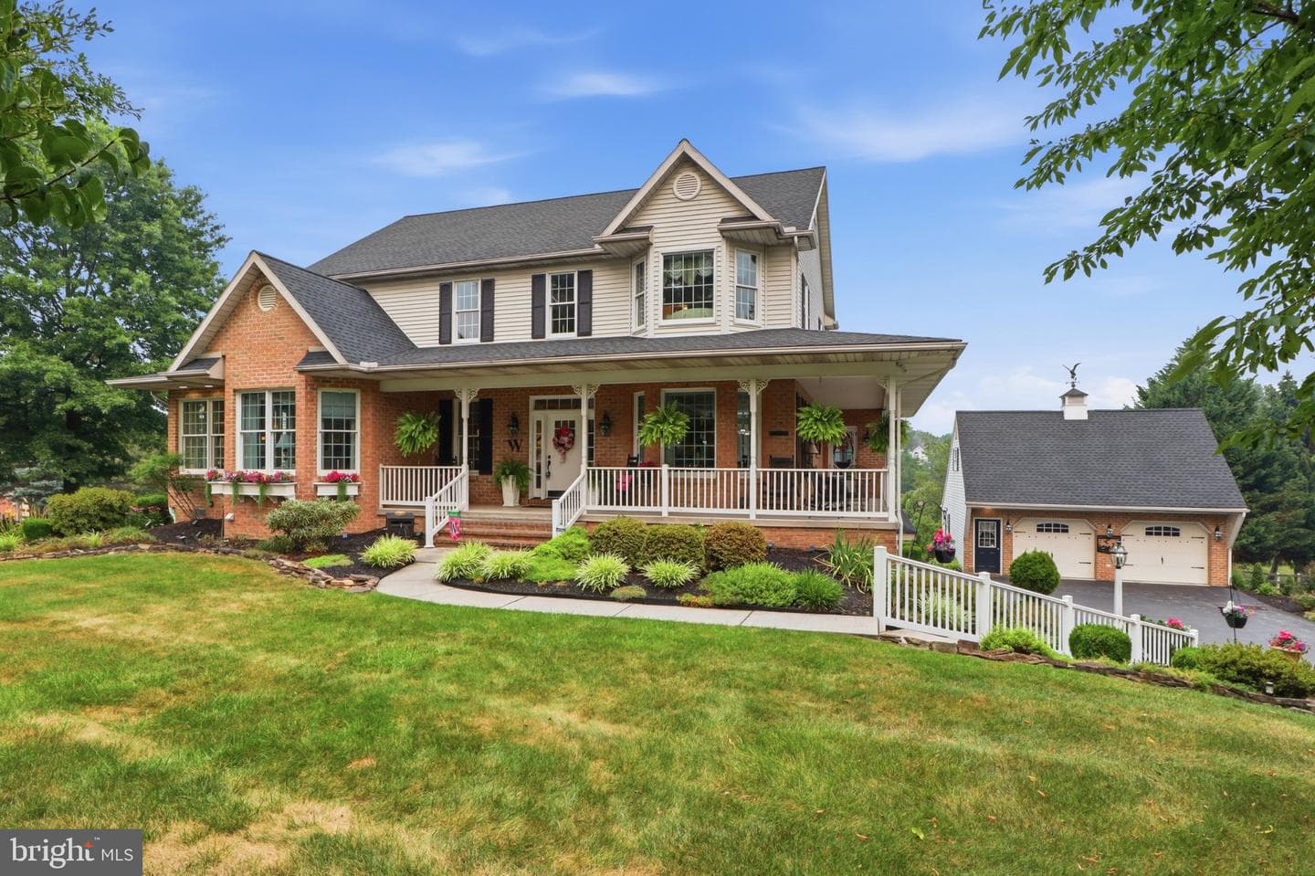 1709 Country Manor