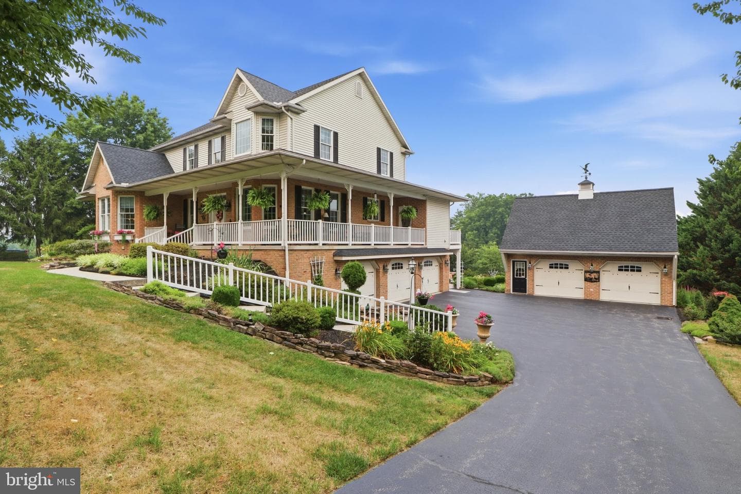 1709 Country Manor photo 3