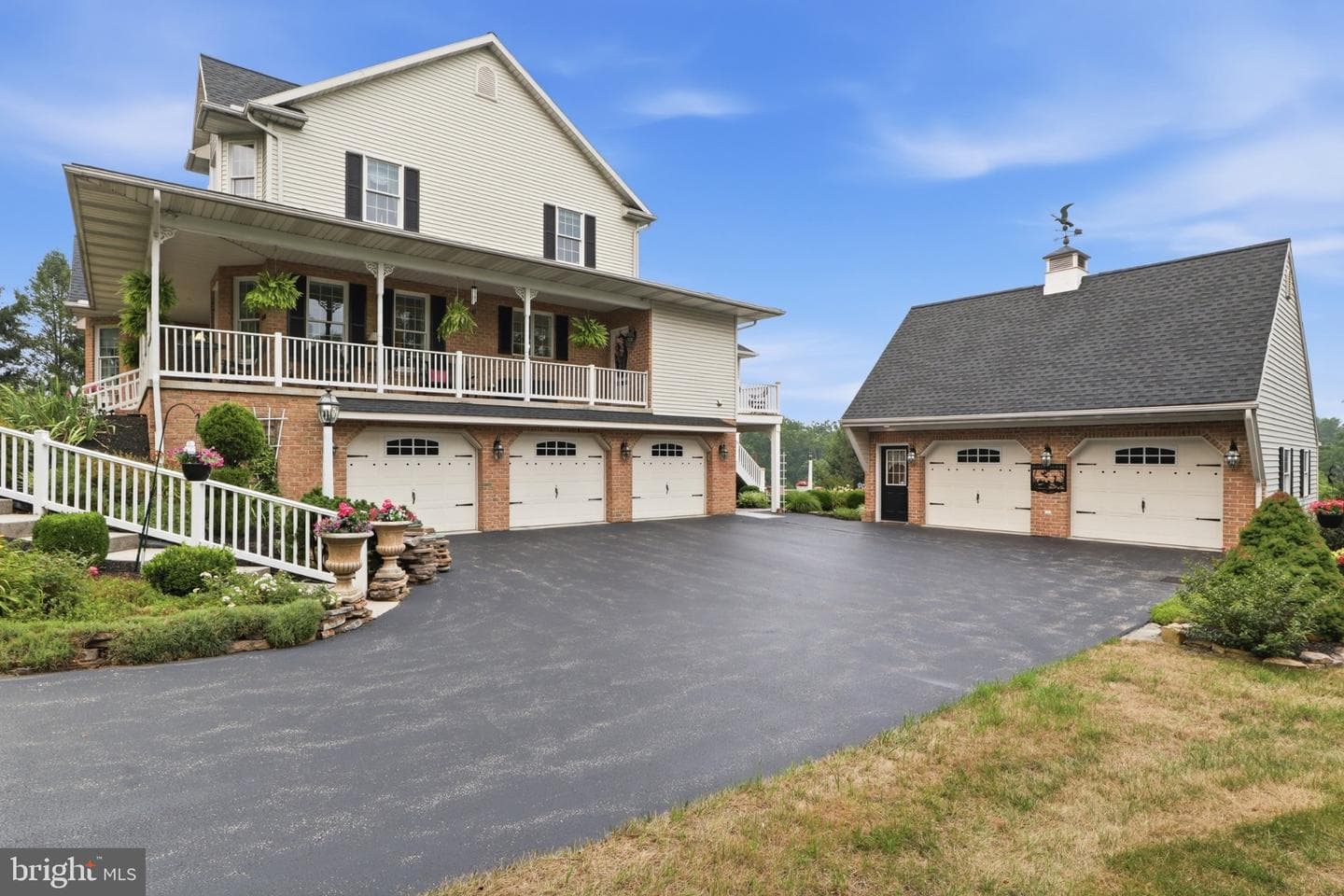 1709 Country Manor photo 4