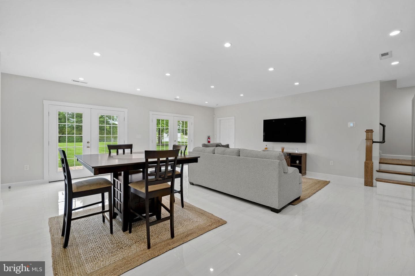 6887 Blenheim Road photo 23