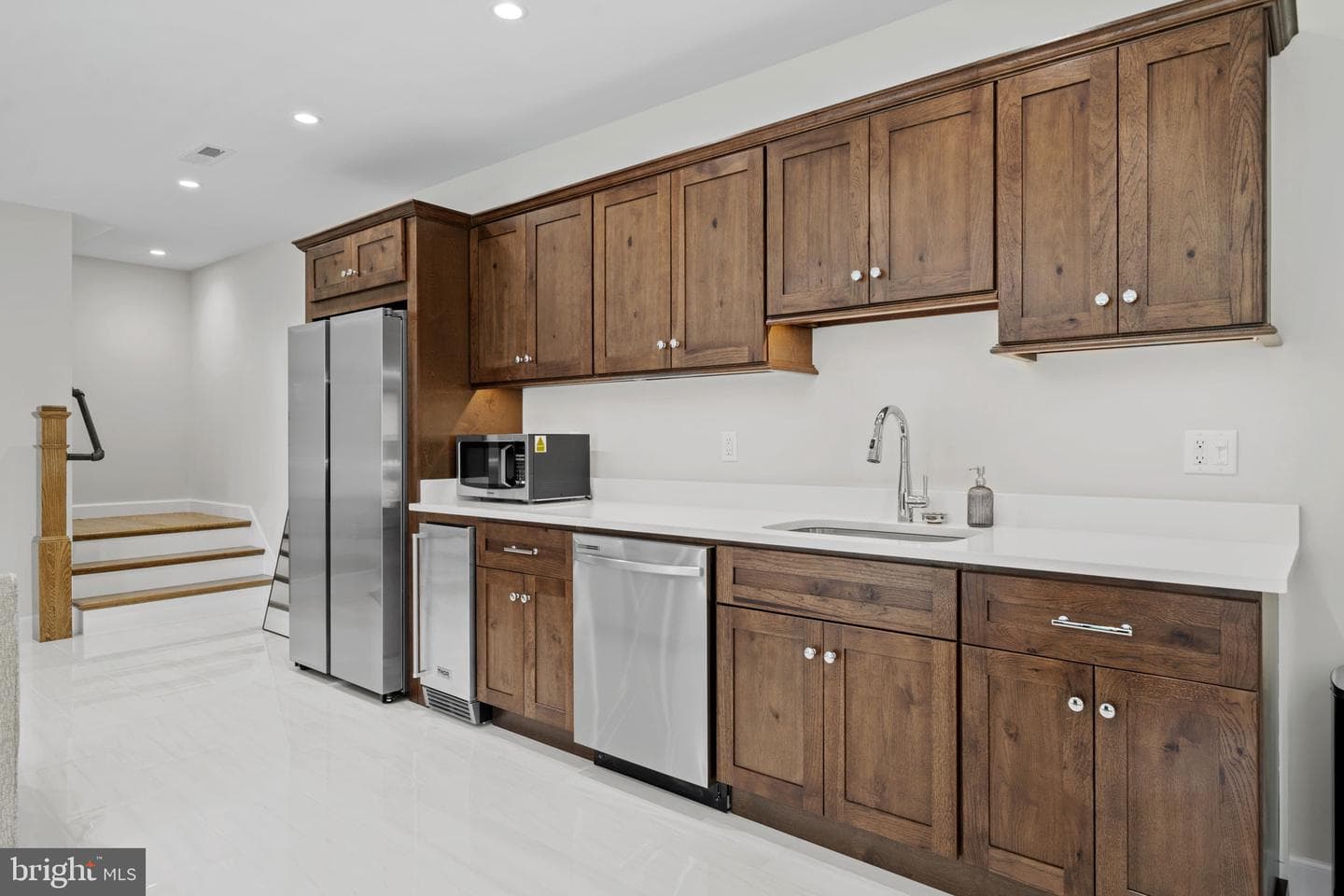 6887 Blenheim Road photo 24