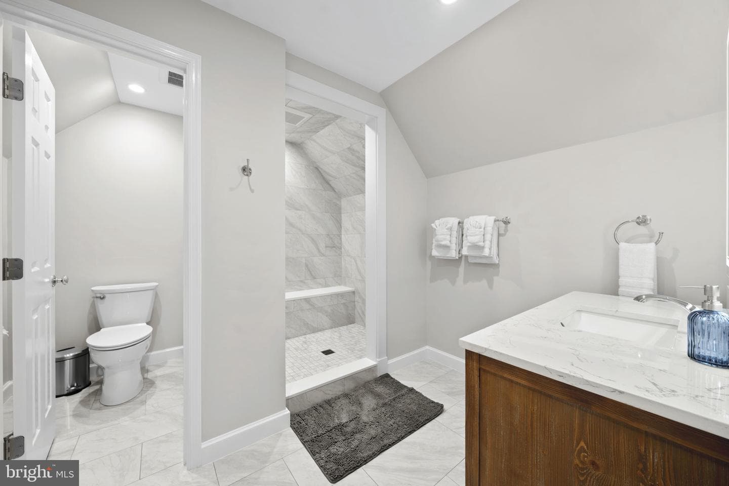 6887 Blenheim Road photo 27