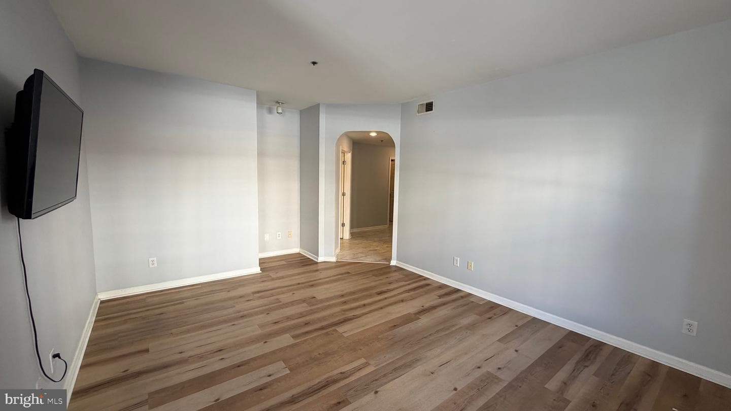 300 Riverbend Drive #1e
