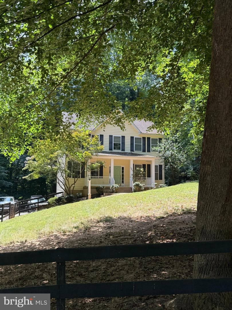 305 E Monacan Drive photo 2