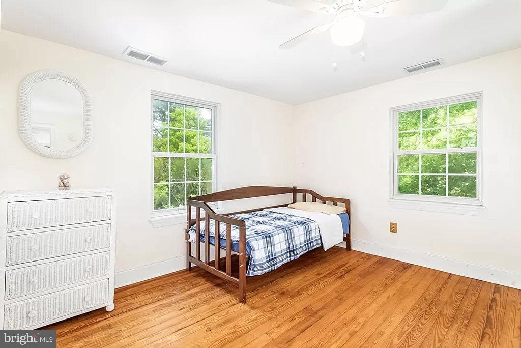 24171 Adelaide St photo 14