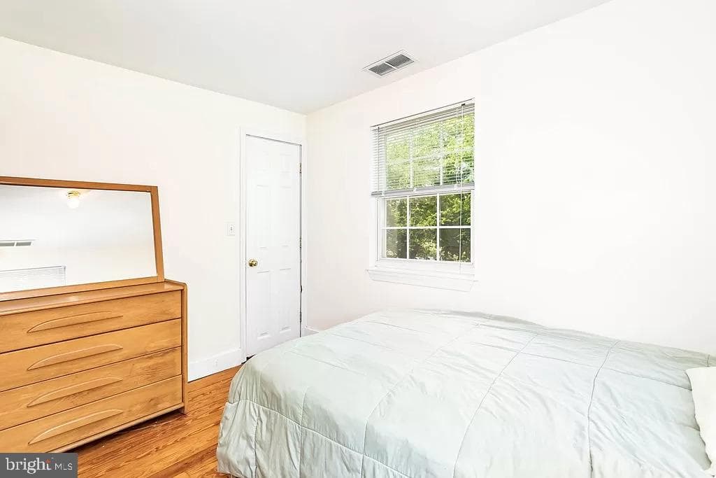 24171 Adelaide St photo 17