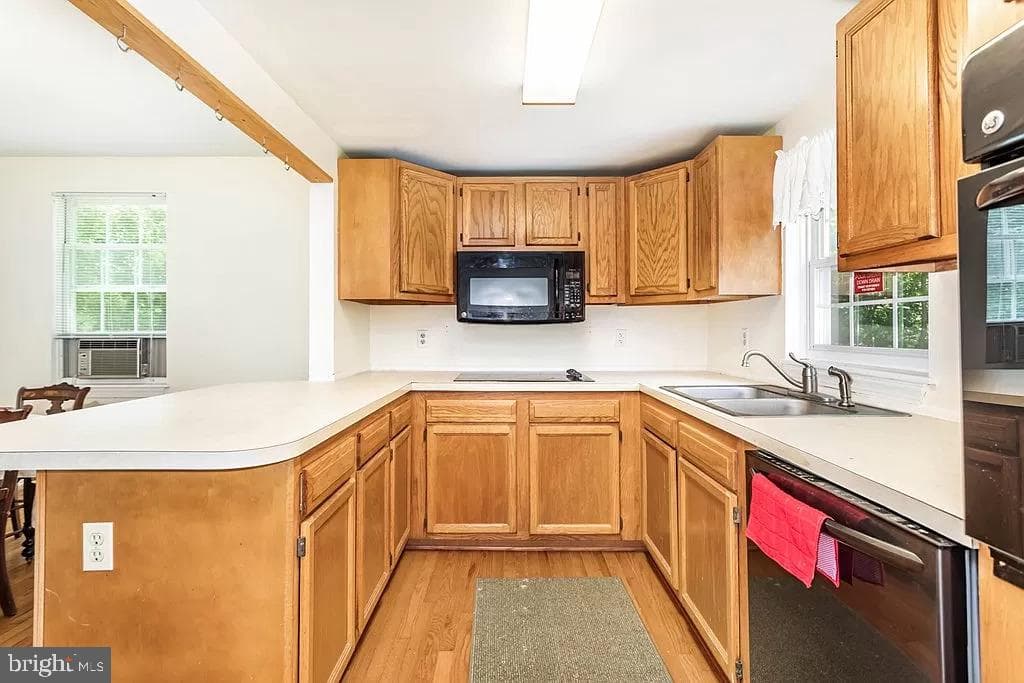 24171 Adelaide St photo 25