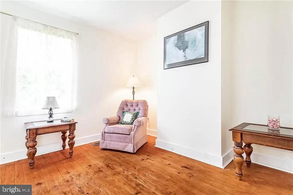 24171 Adelaide St photo 28