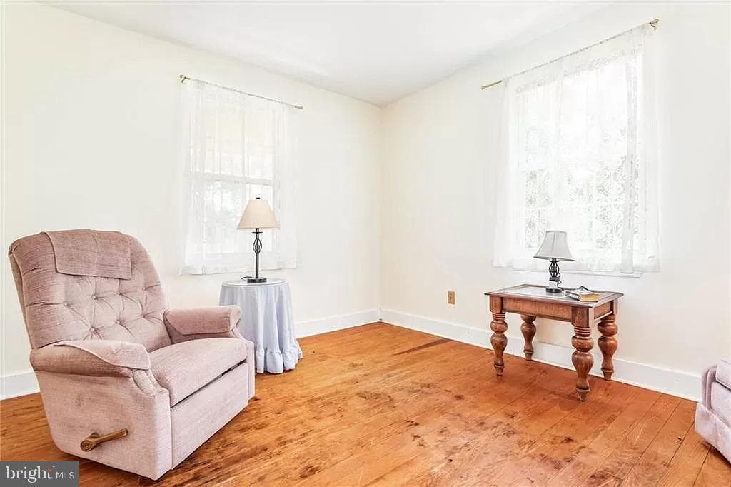24171 Adelaide St photo 29