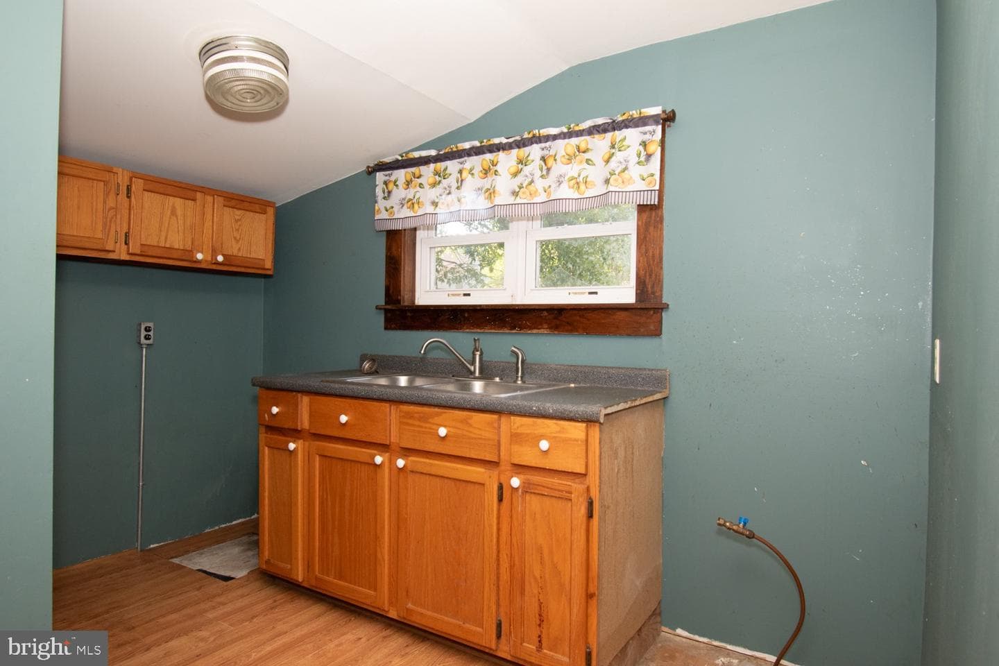 15271 Waterfield Street photo 8
