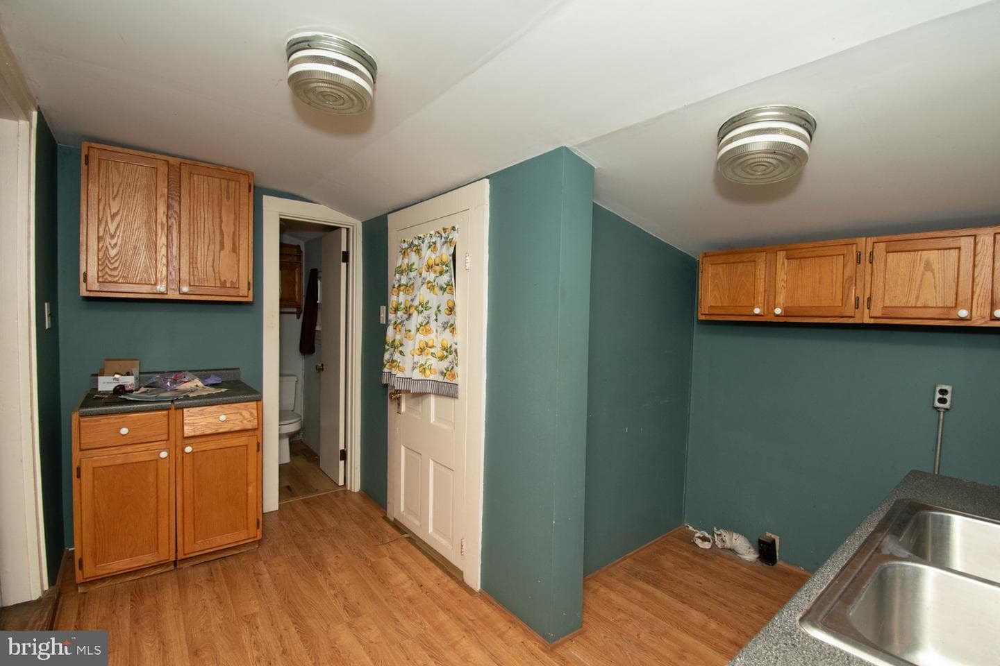 15271 Waterfield Street photo 9