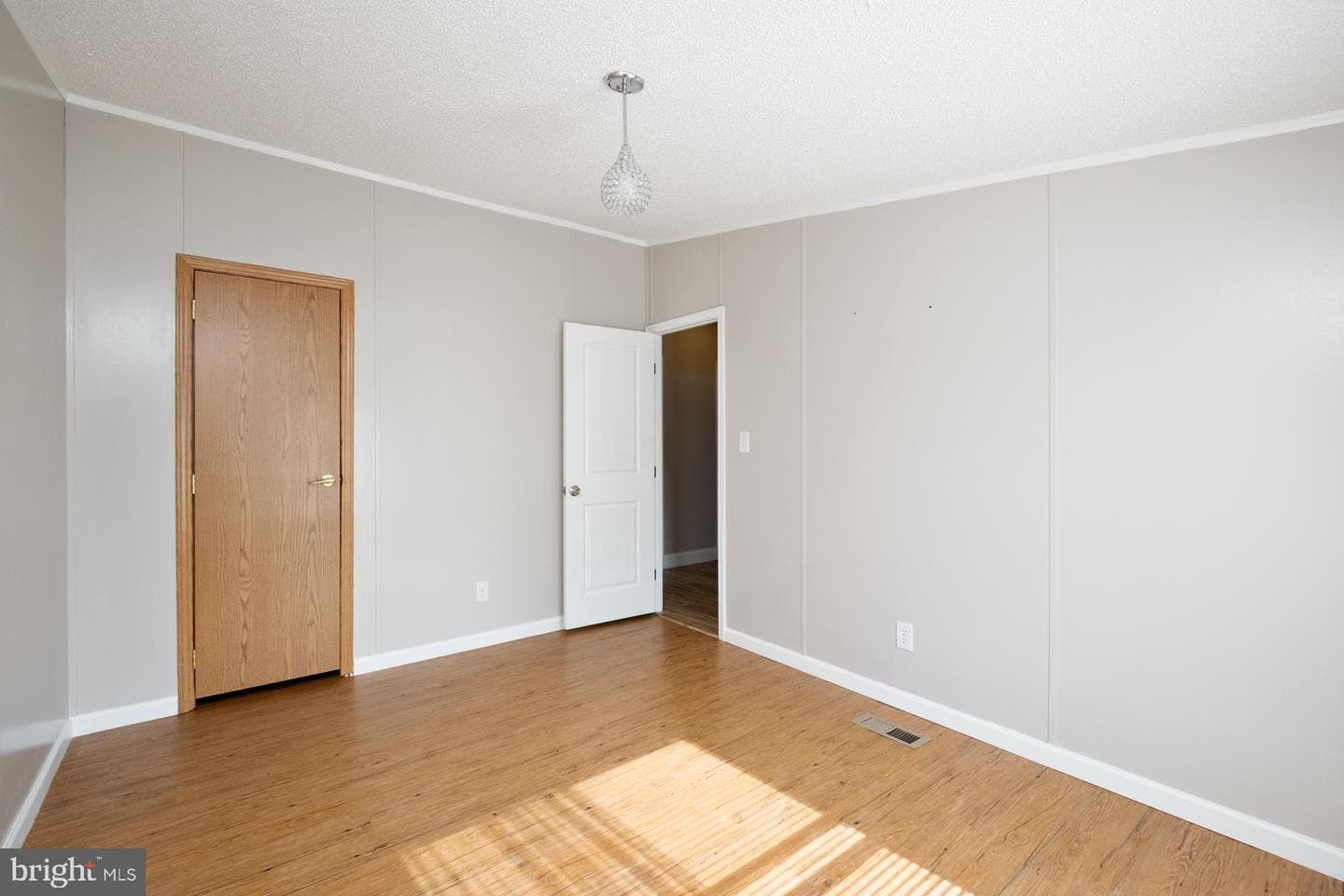 1784 Fadley Road photo 14