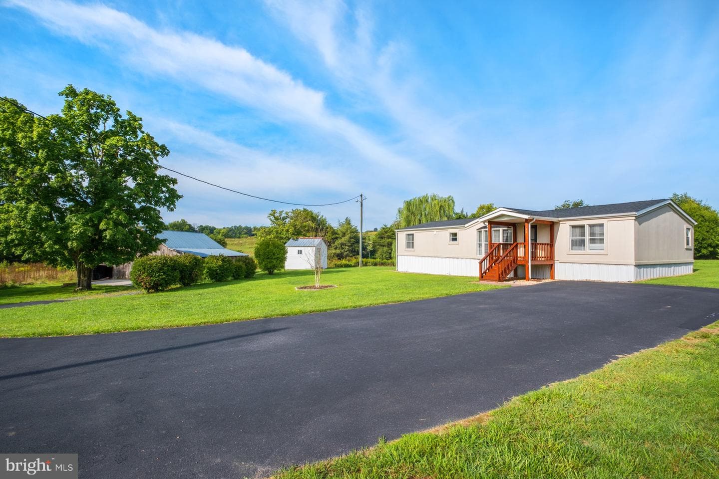 1784 Fadley Road photo 2