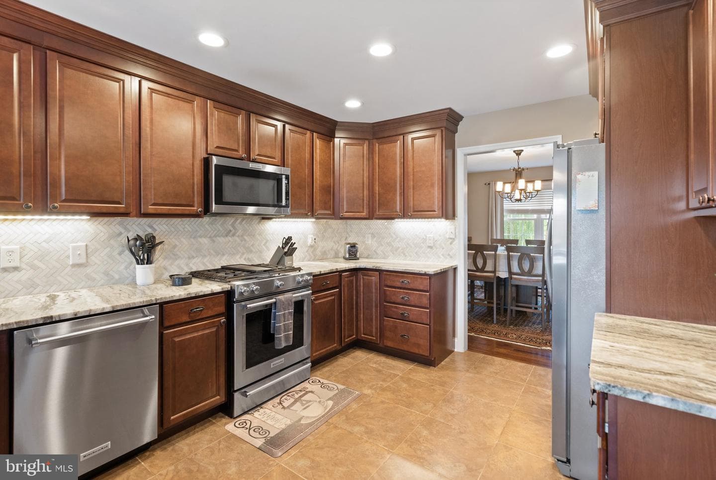 25 Riverhead Drive photo 10