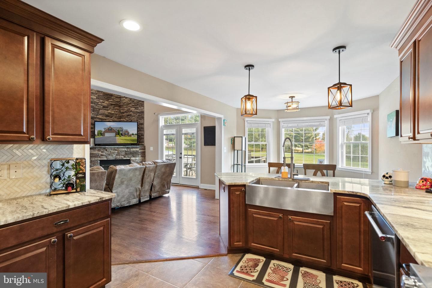 25 Riverhead Drive photo 16
