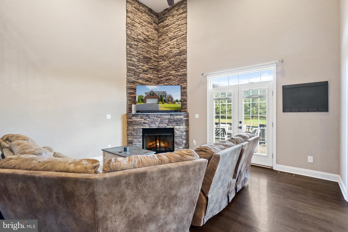 25 Riverhead Drive photo 17