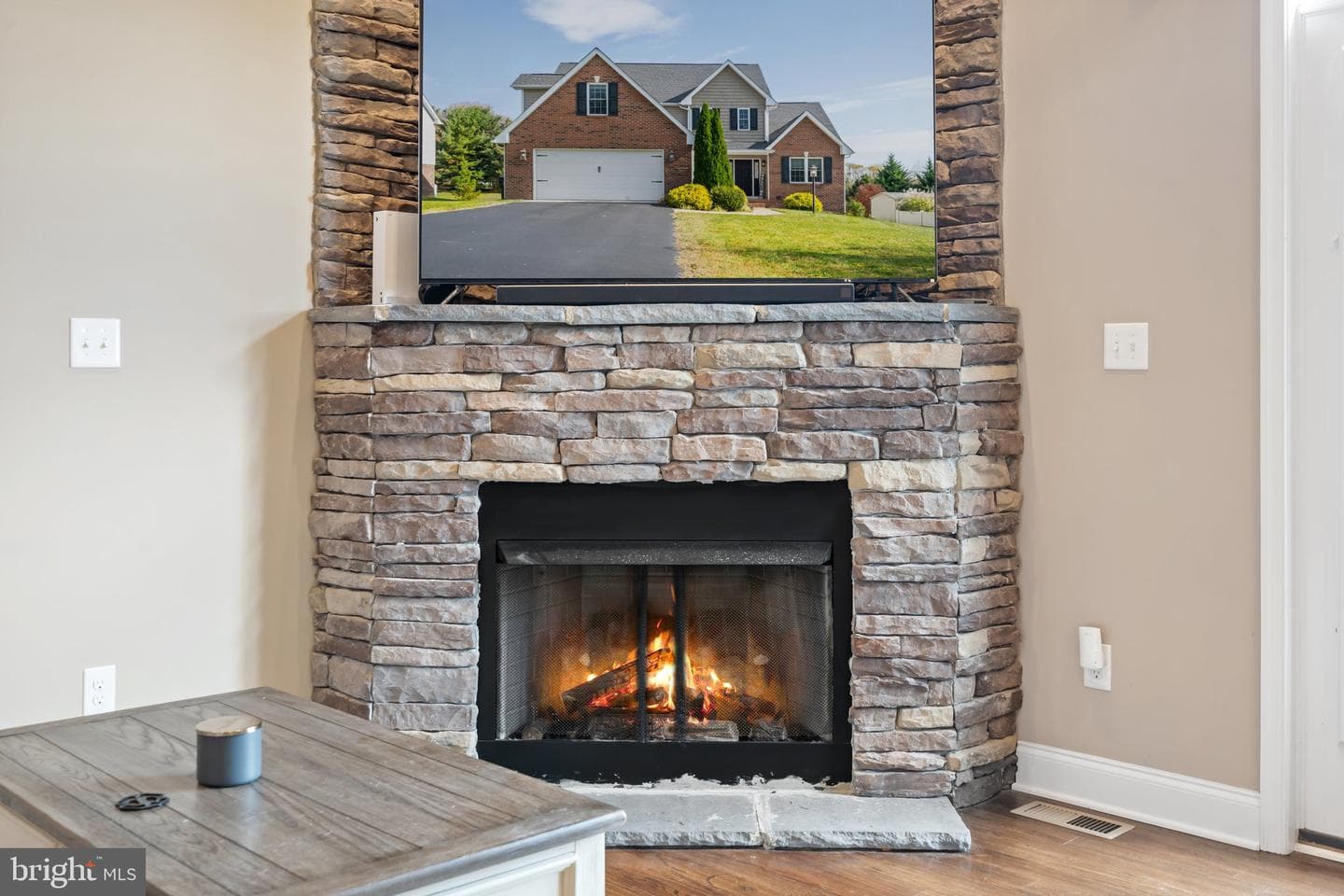 25 Riverhead Drive photo 18