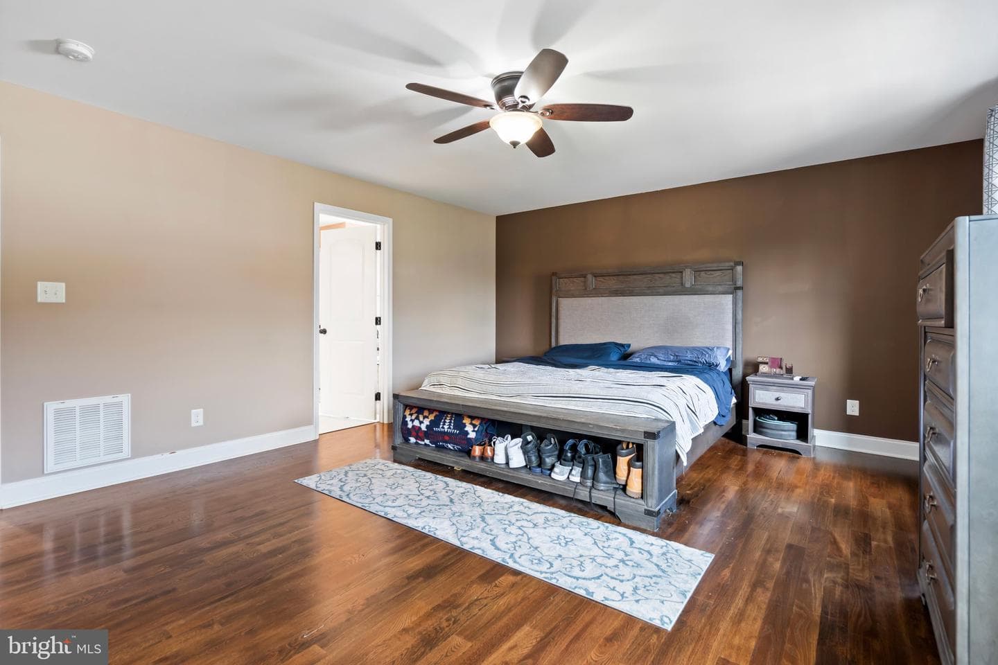 25 Riverhead Drive photo 27