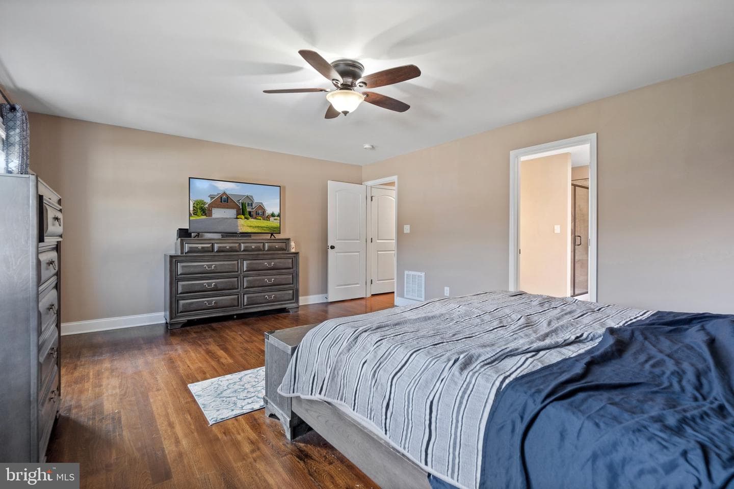 25 Riverhead Drive photo 28