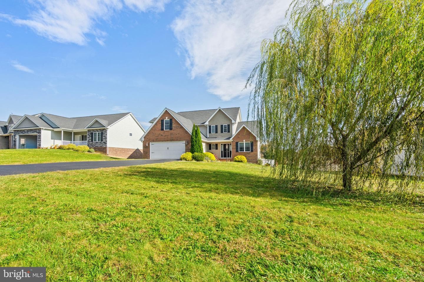25 Riverhead Drive photo 3