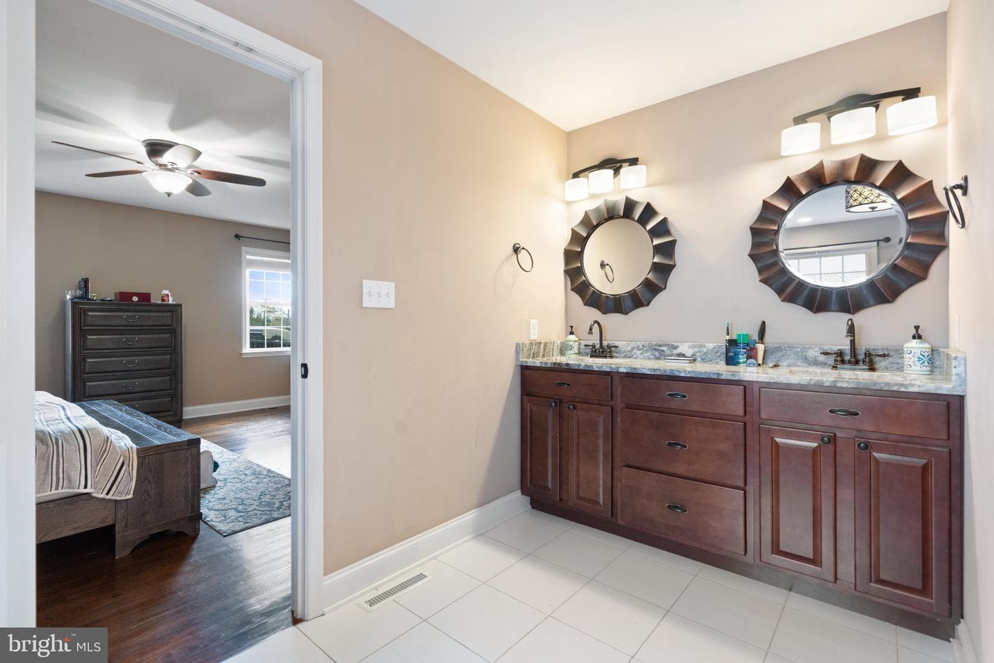 25 Riverhead Drive photo 31