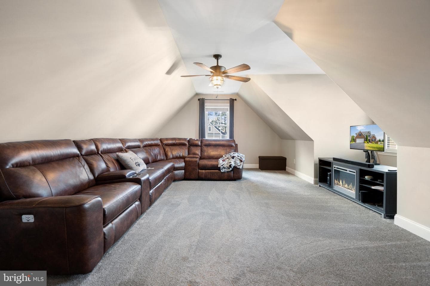25 Riverhead Drive photo 33