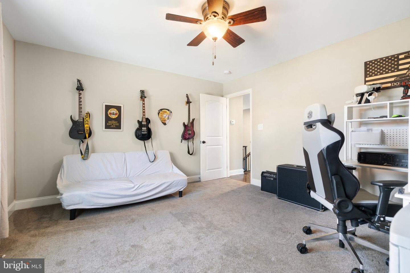 25 Riverhead Drive photo 38