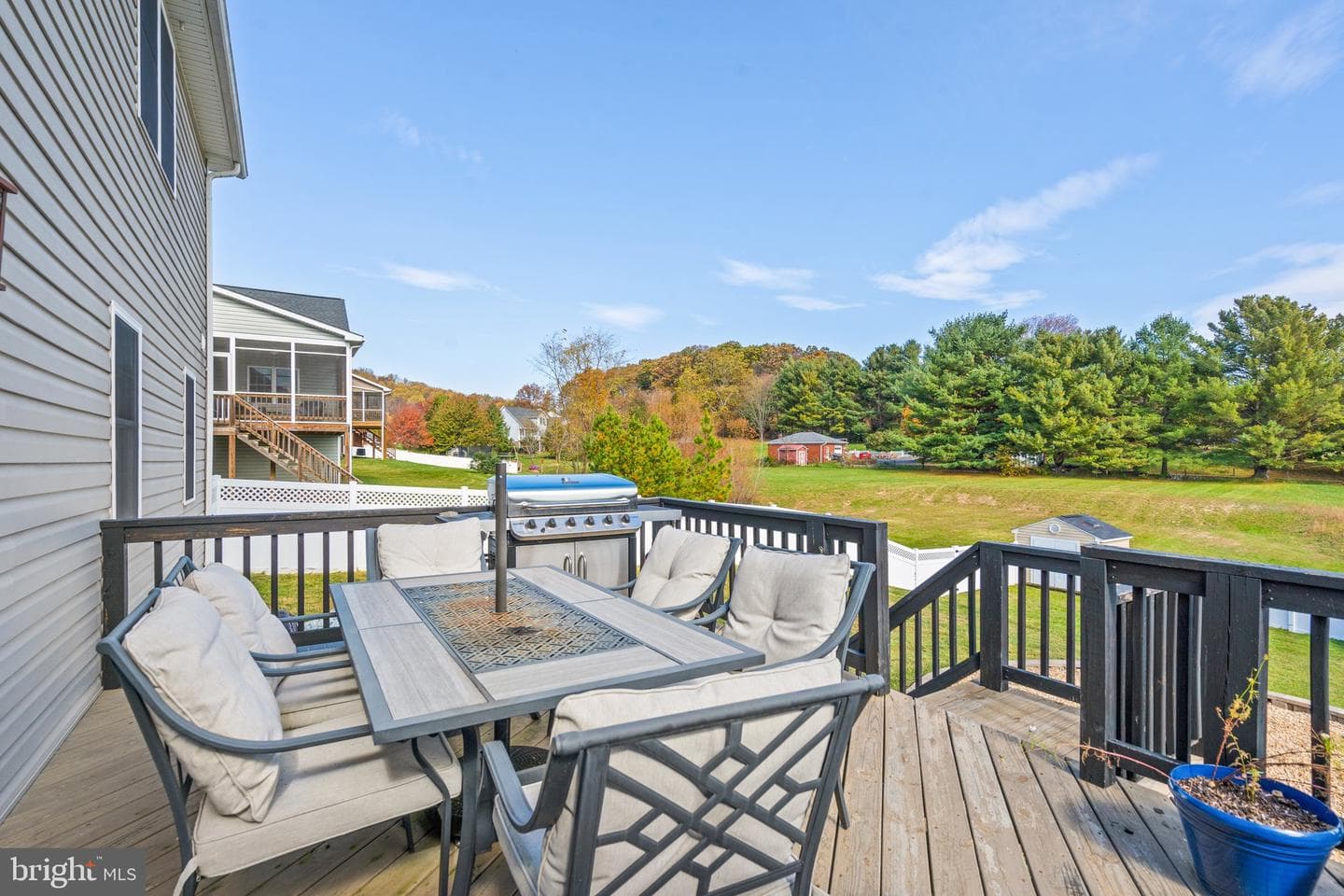 25 Riverhead Drive photo 39