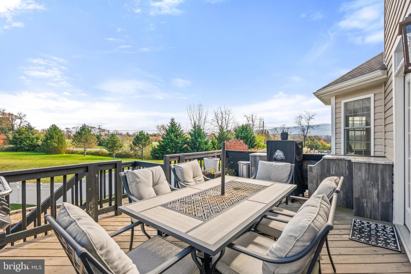 25 Riverhead Drive photo 40