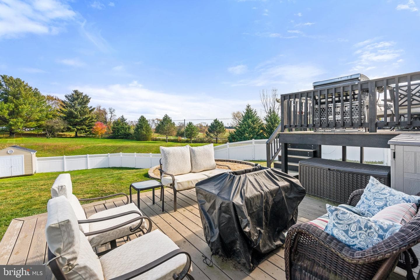 25 Riverhead Drive photo 42