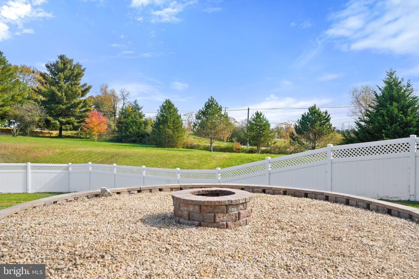25 Riverhead Drive photo 45