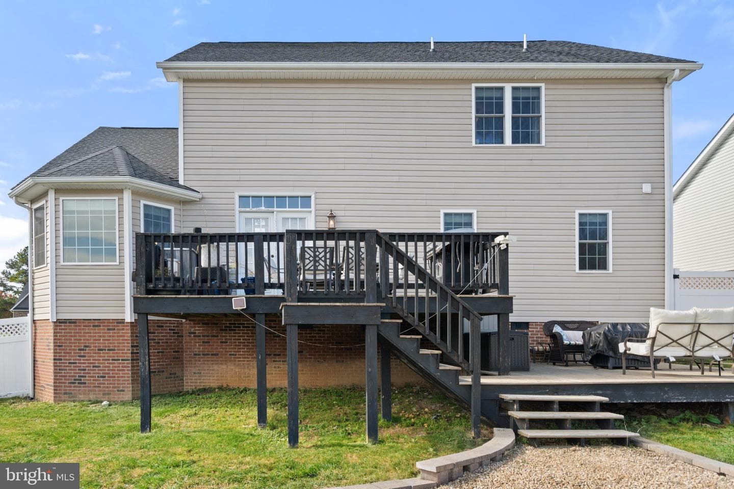 25 Riverhead Drive photo 47
