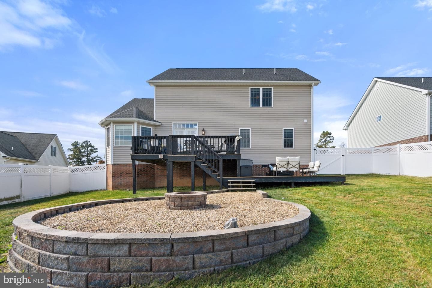 25 Riverhead Drive photo 48