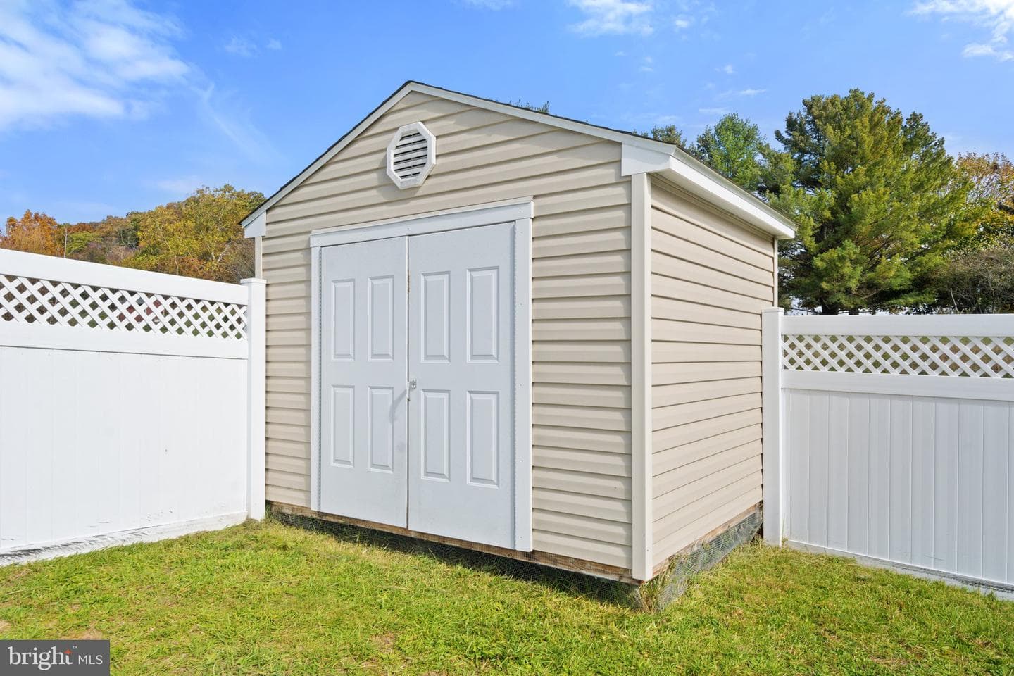 25 Riverhead Drive photo 50
