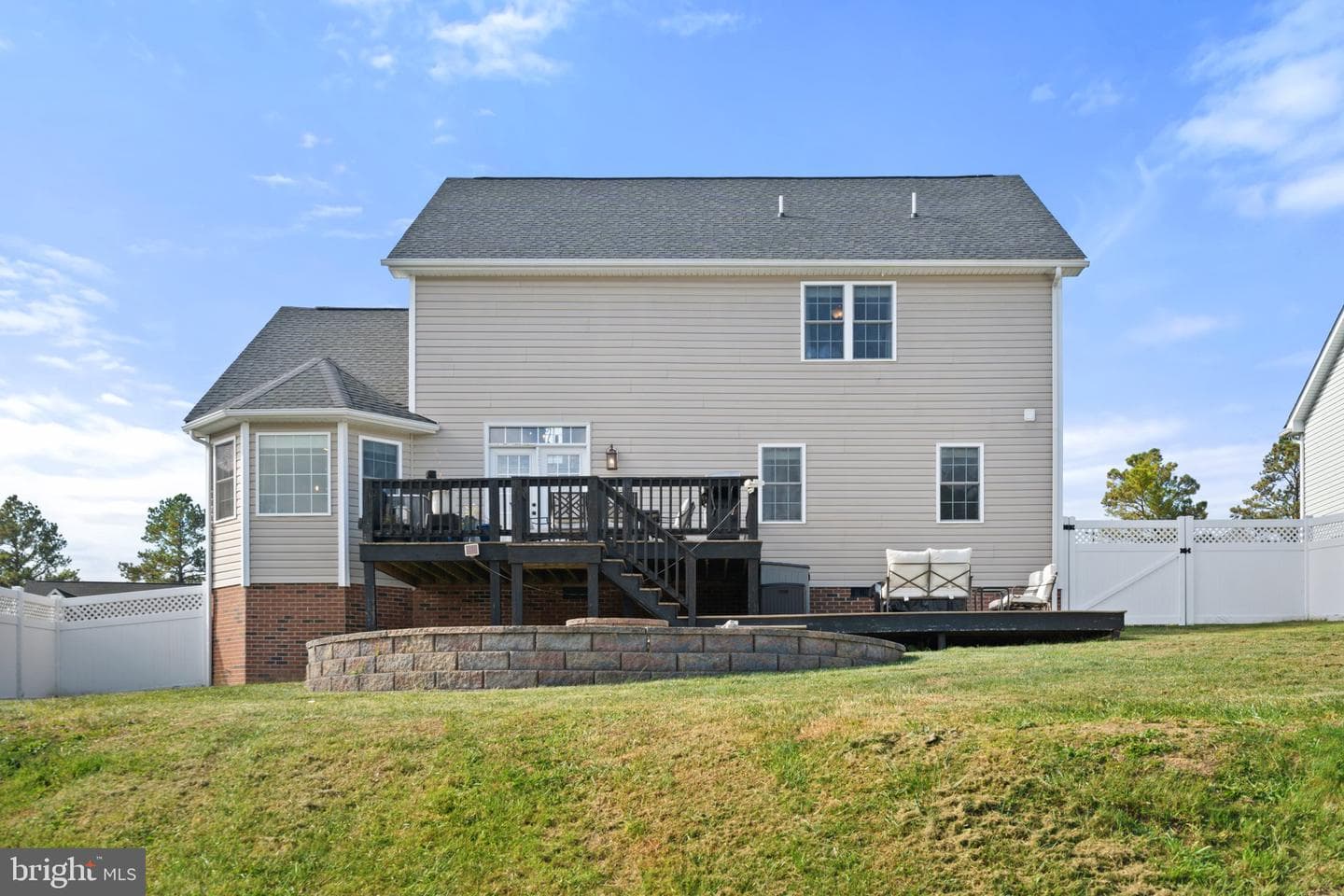 25 Riverhead Drive photo 51