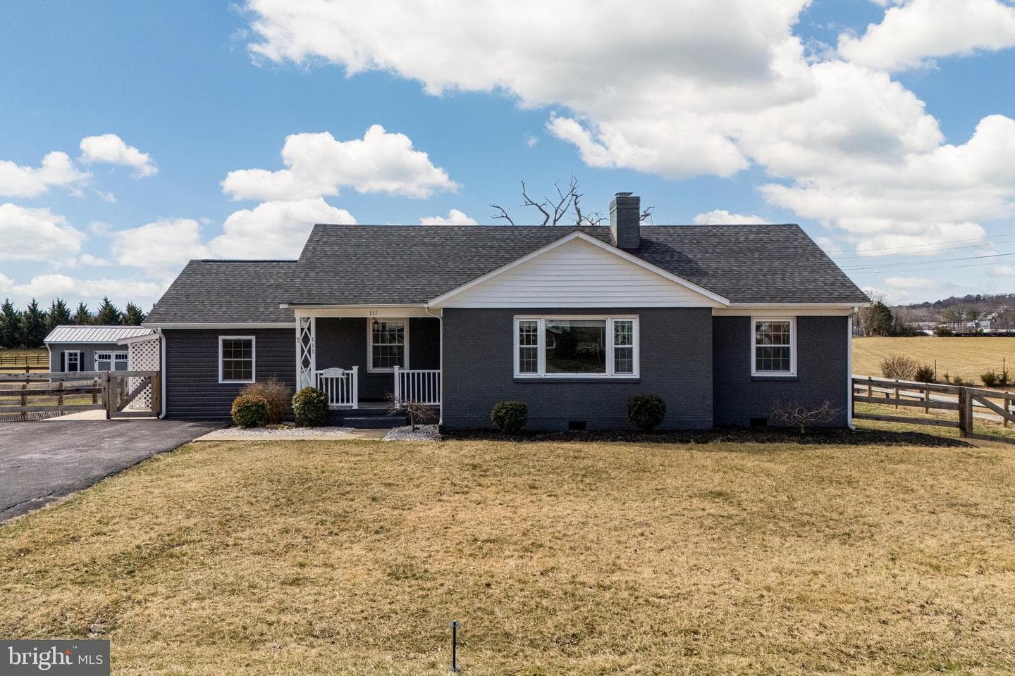111 Skyview Circle photo 1