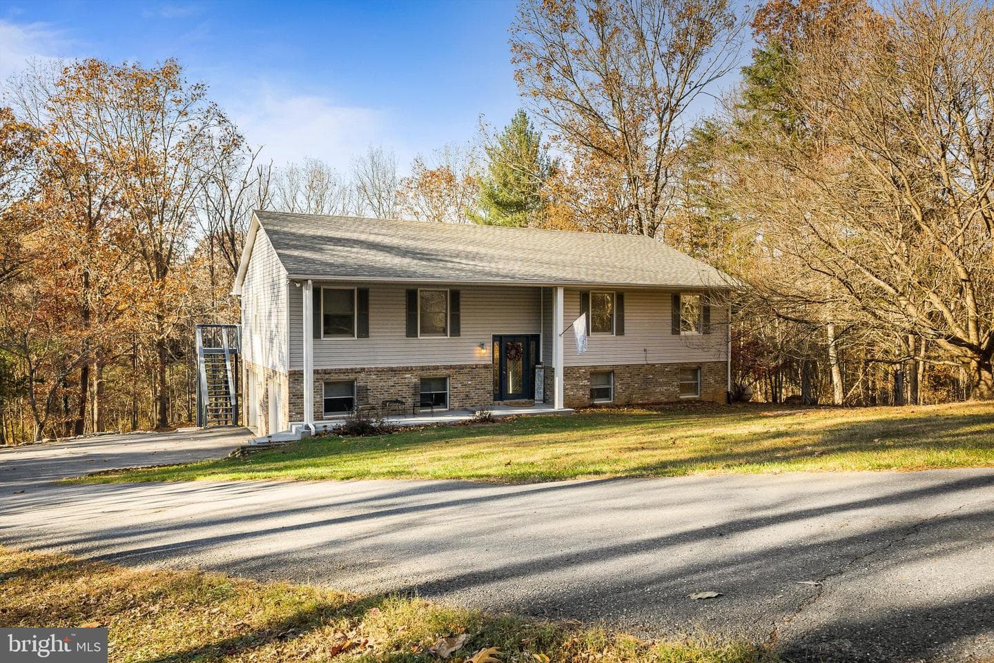 209 Raintree Road photo 2