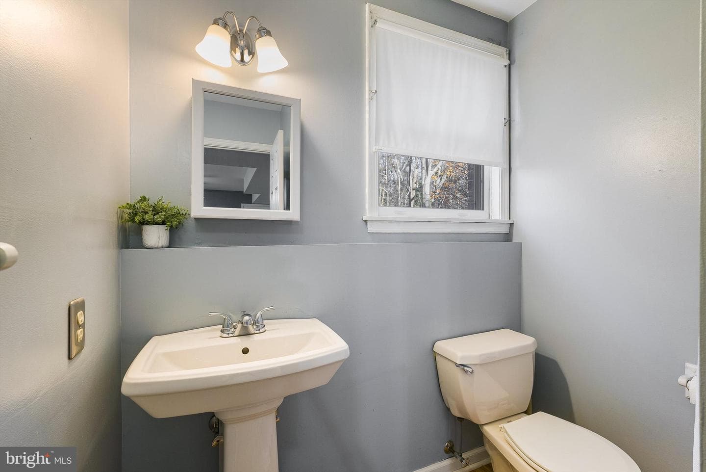 209 Raintree Road photo 38