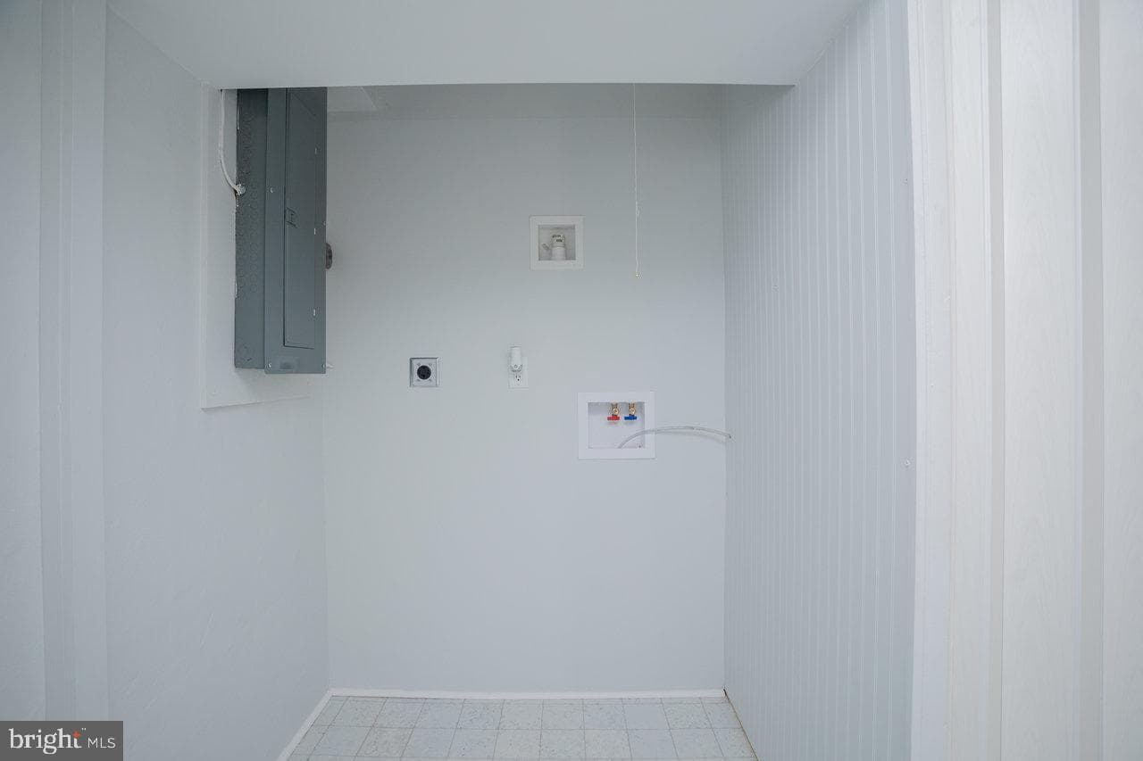 12 Essex Road photo 49