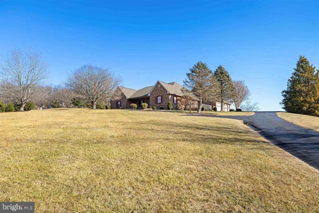 147 Bon Lea Drive photo 24