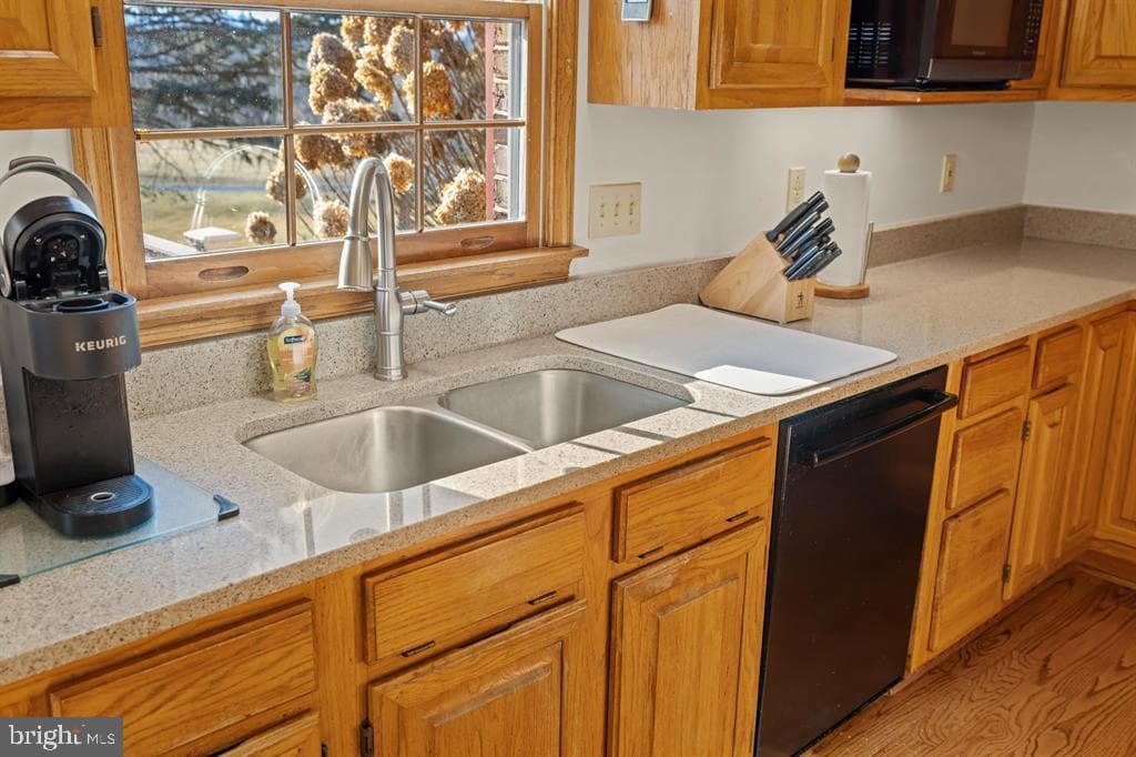 147 Bon Lea Drive photo 36