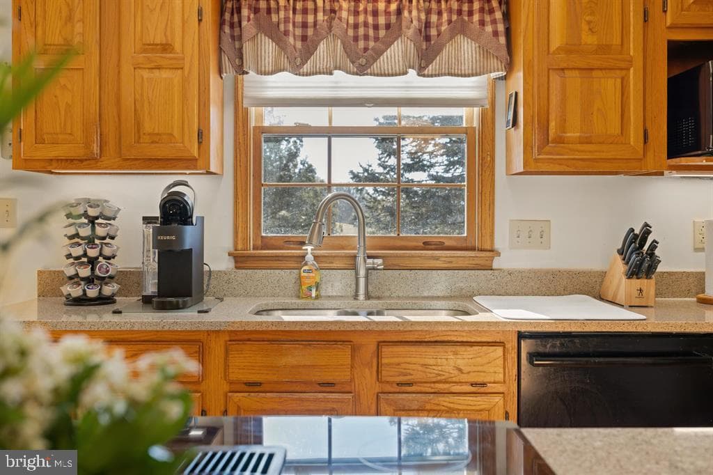 147 Bon Lea Drive photo 37