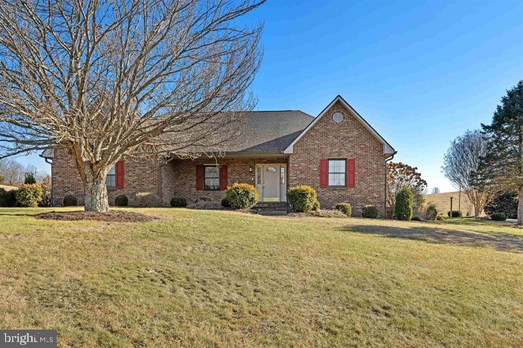147 Bon Lea Drive photo 4