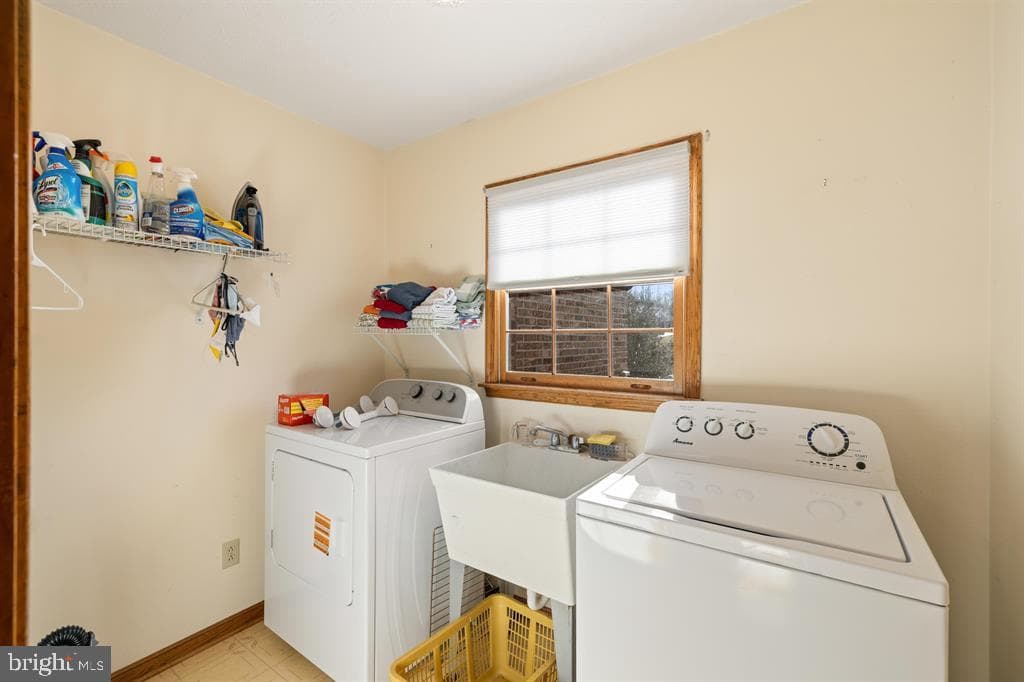 147 Bon Lea Drive photo 46