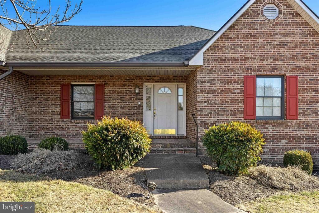 147 Bon Lea Drive photo 5