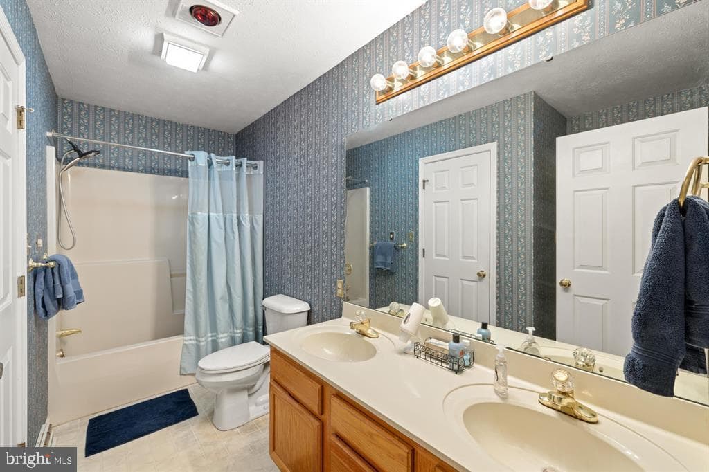 147 Bon Lea Drive photo 58