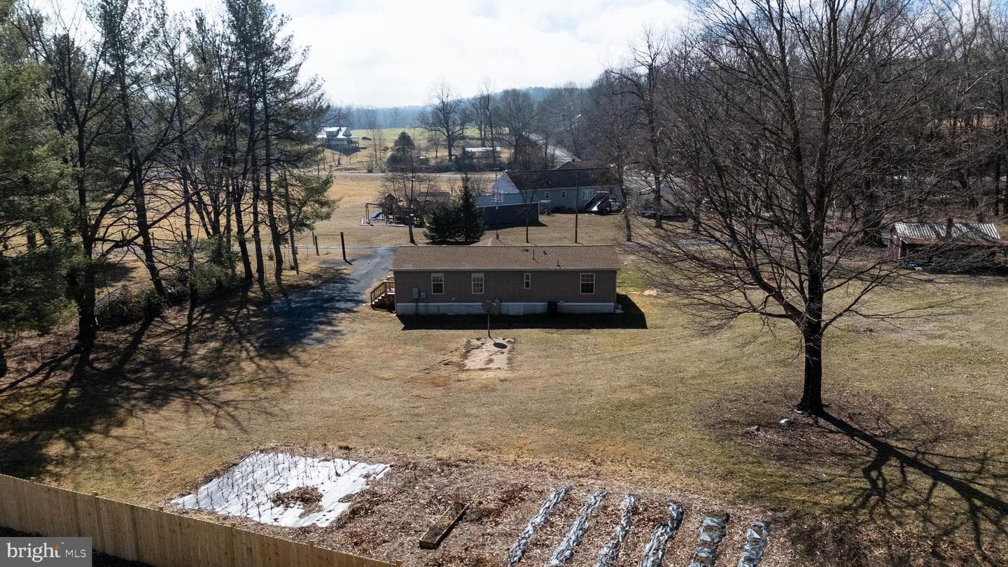 38 Maggie Lane photo 11