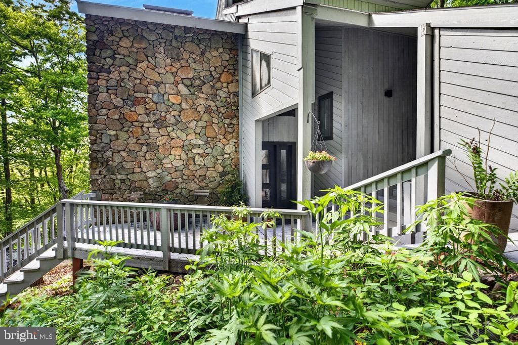 198 Hemlock Drive, Roseland