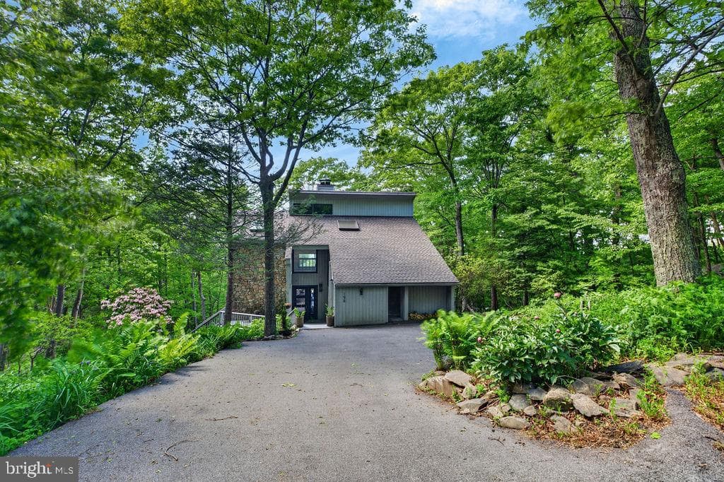 198 Hemlock Drive photo 4
